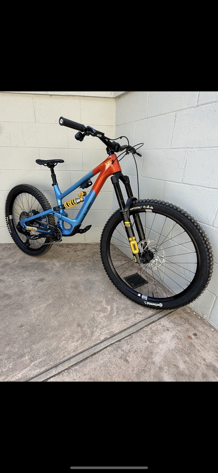 YT Capra MX Core CF