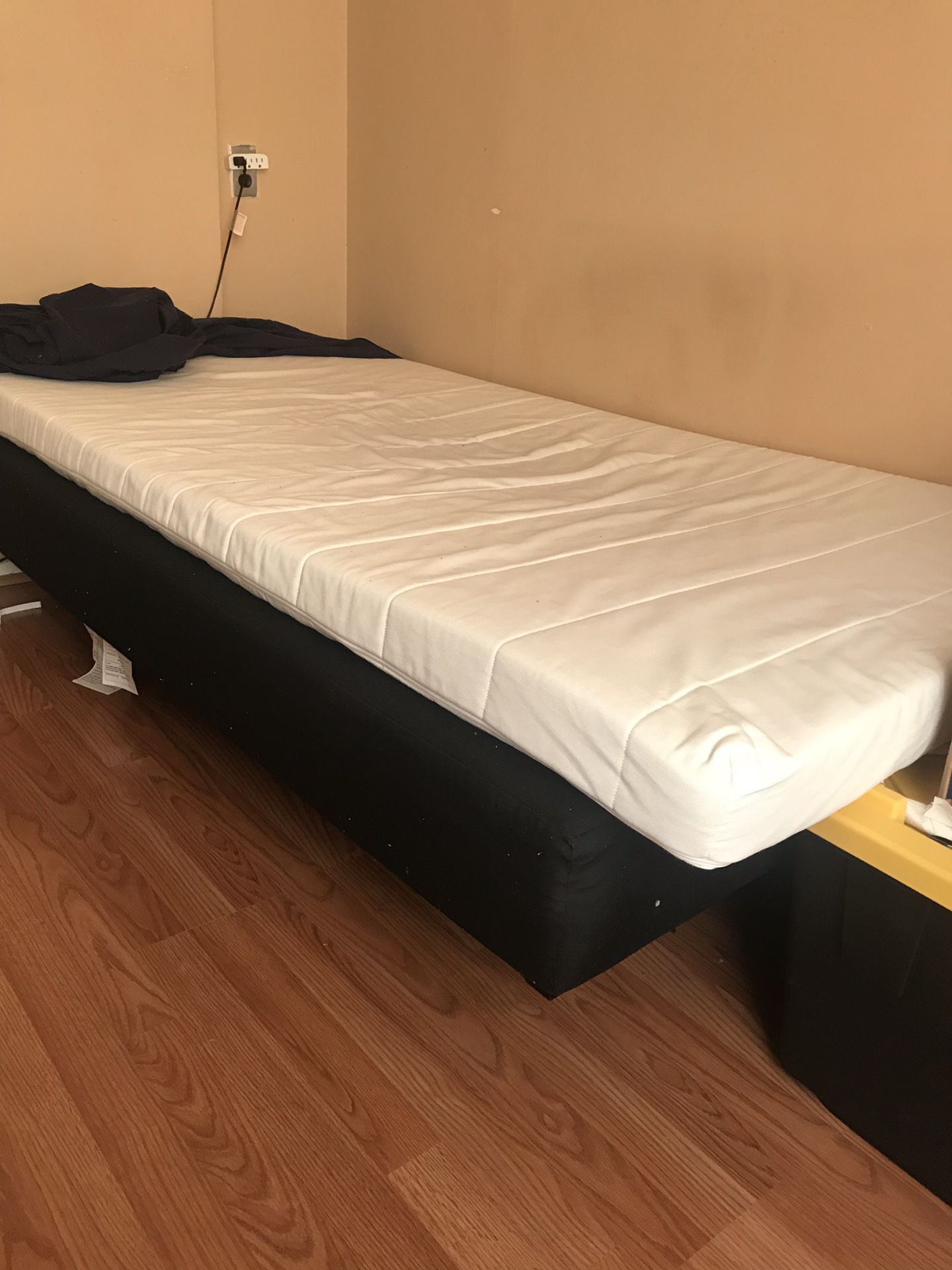 Futon bed & mattress ( free to pickup)