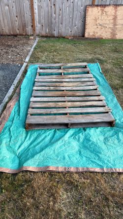 Free xl wood pallet