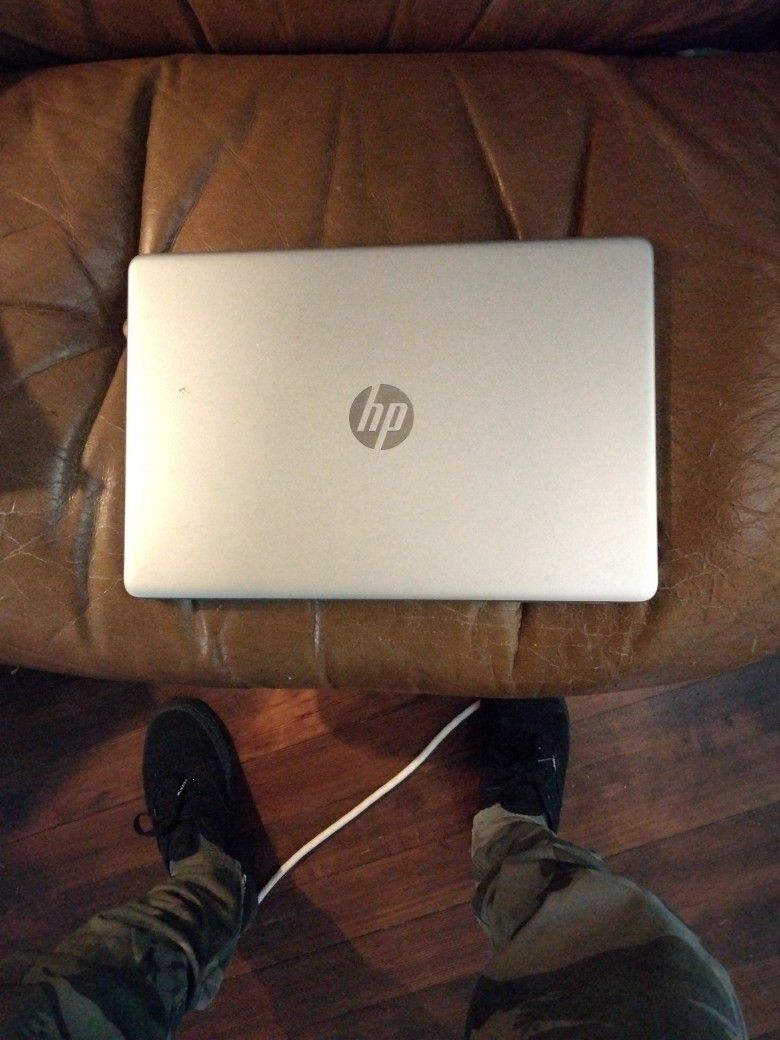 HP Notebook 15-dy1044nr 