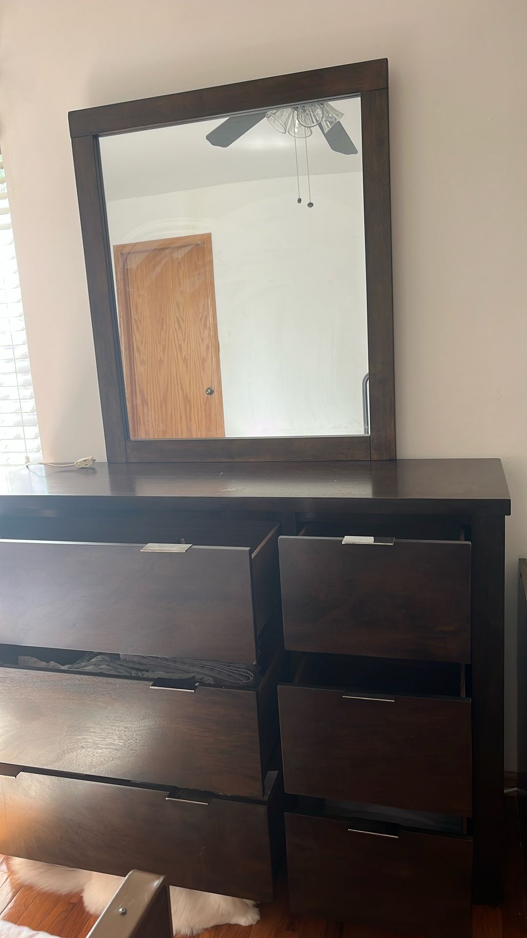 Mirror Sliding Storage Cabinet – Practical & Space-Saving