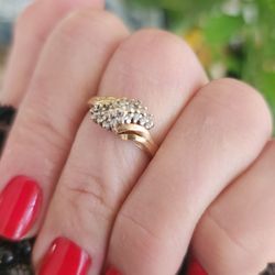 14 K GOLD RING WITH DIAMONDS 
