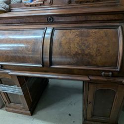 Roll Top Antique desk 