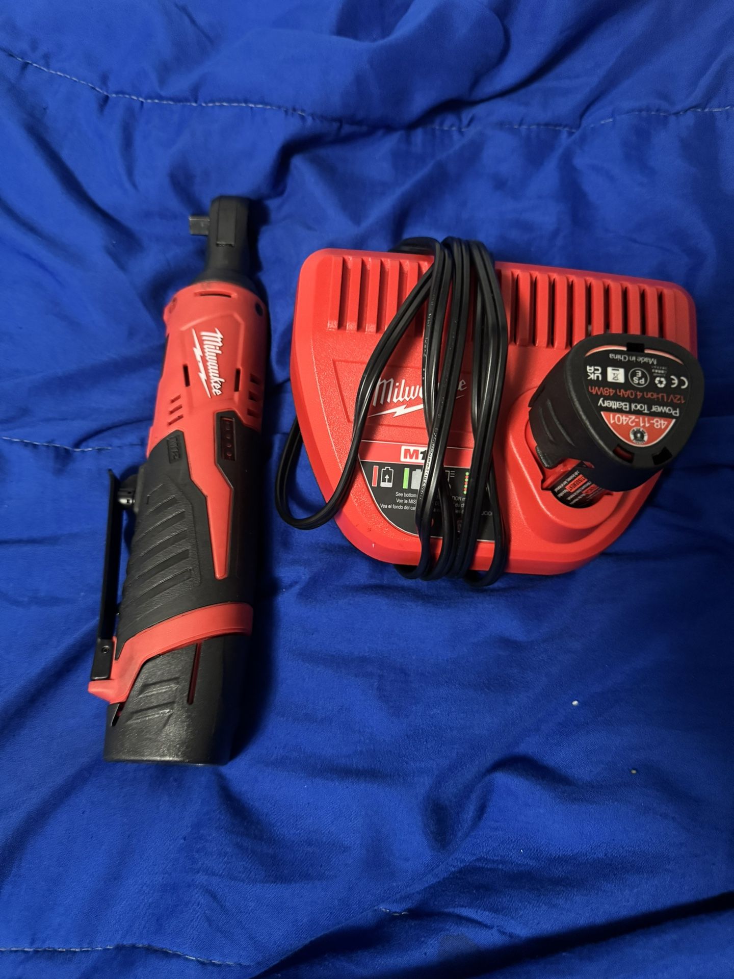MILWAUKEE 3/8 M12 Electric Ratchet W Battery And Charger
