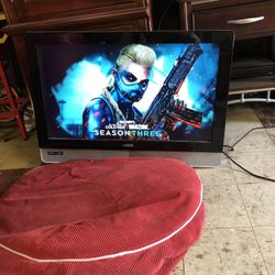 32” Visio Tv With Wall Mount 