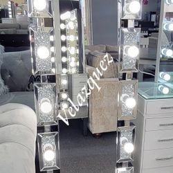 ✅️Accent Floor Mirror & 16 LED light bulbs.