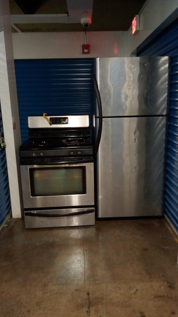 Refrigerator And Stove Frigidaire Very Clean