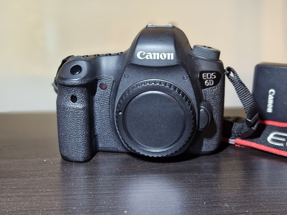 Canon 6D Like New,  shutter  10,500 comes with strap, battery and charger.