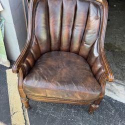 Butaca Antigua De Madera Buena 