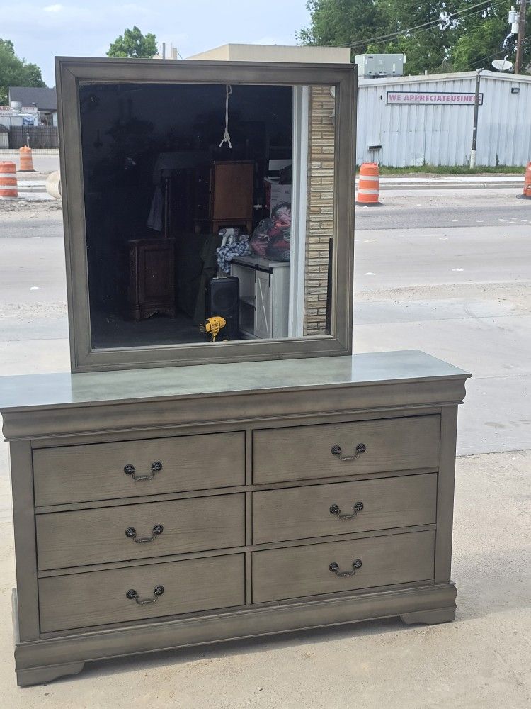 DRESSER WITH MIRROR