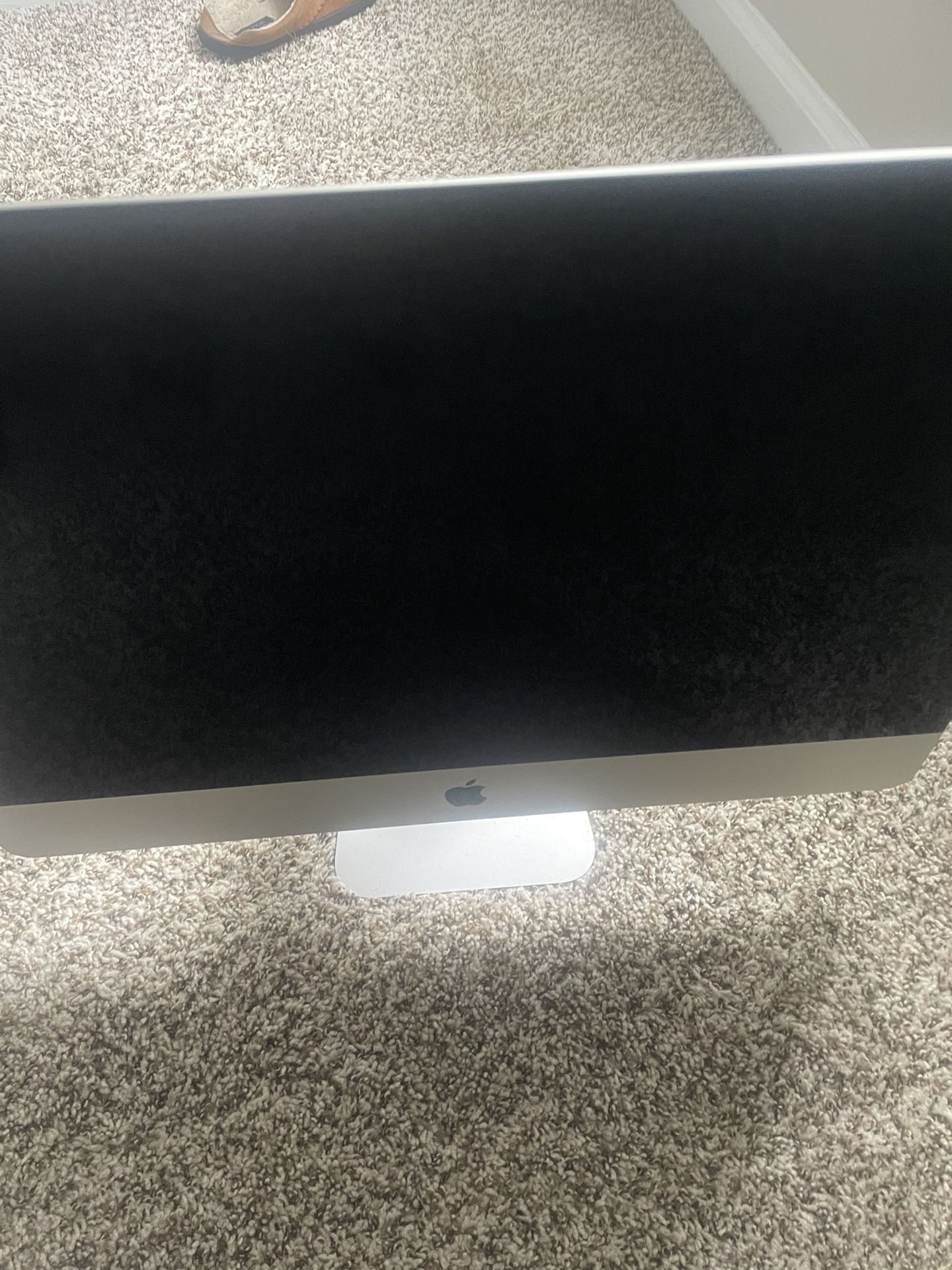 iMac With Magic Keyboard & Mouse