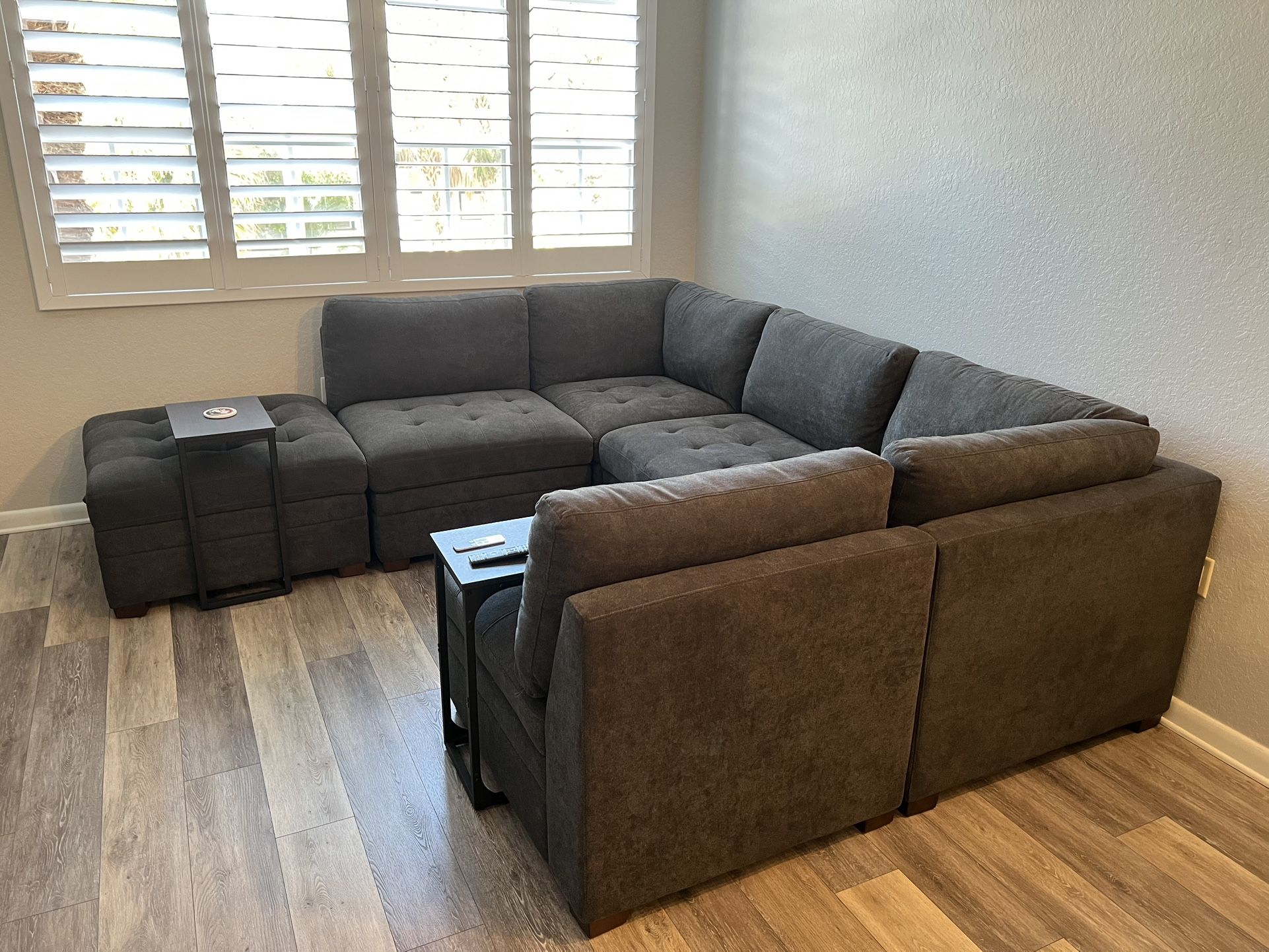 Thomasville Tisdale Modular Sectional 6-piece Dark Gray with Storage Ottoman