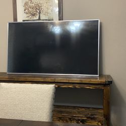 55” Vizio Smart Flat Screen Tv & Swivel Mount