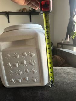 25 lbs dog/cat food container