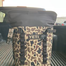 YETI Hopper M20 Soft Backpack Cooler Wetlands Camo