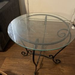 End Table With Glass Top An Good  Condition 