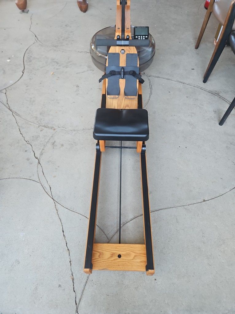 Water Rowing Machine.