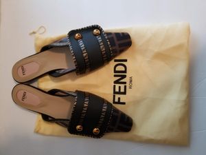 Photo Fendi black and brown flat shoes