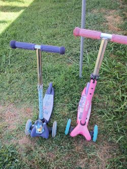 Two Kids 3-Wheel Scooters Barbie and Bluey