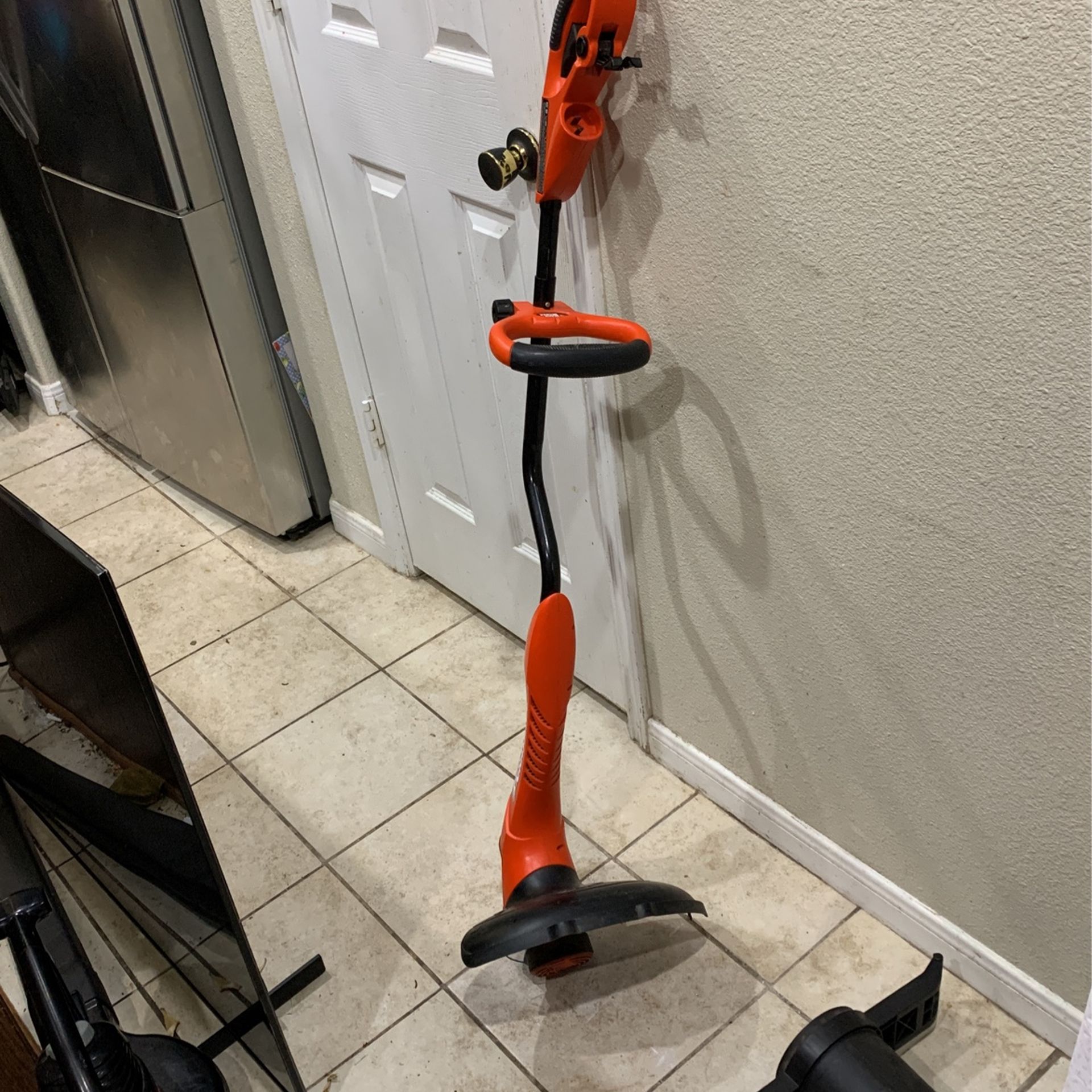 Black Decker 14 Grass hog Weed eater for Sale in Humble TX