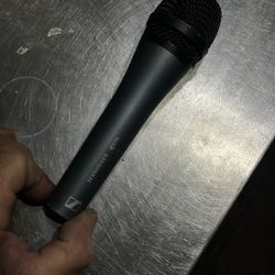 Microphone