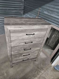Vertical Dresser with 5 drawers