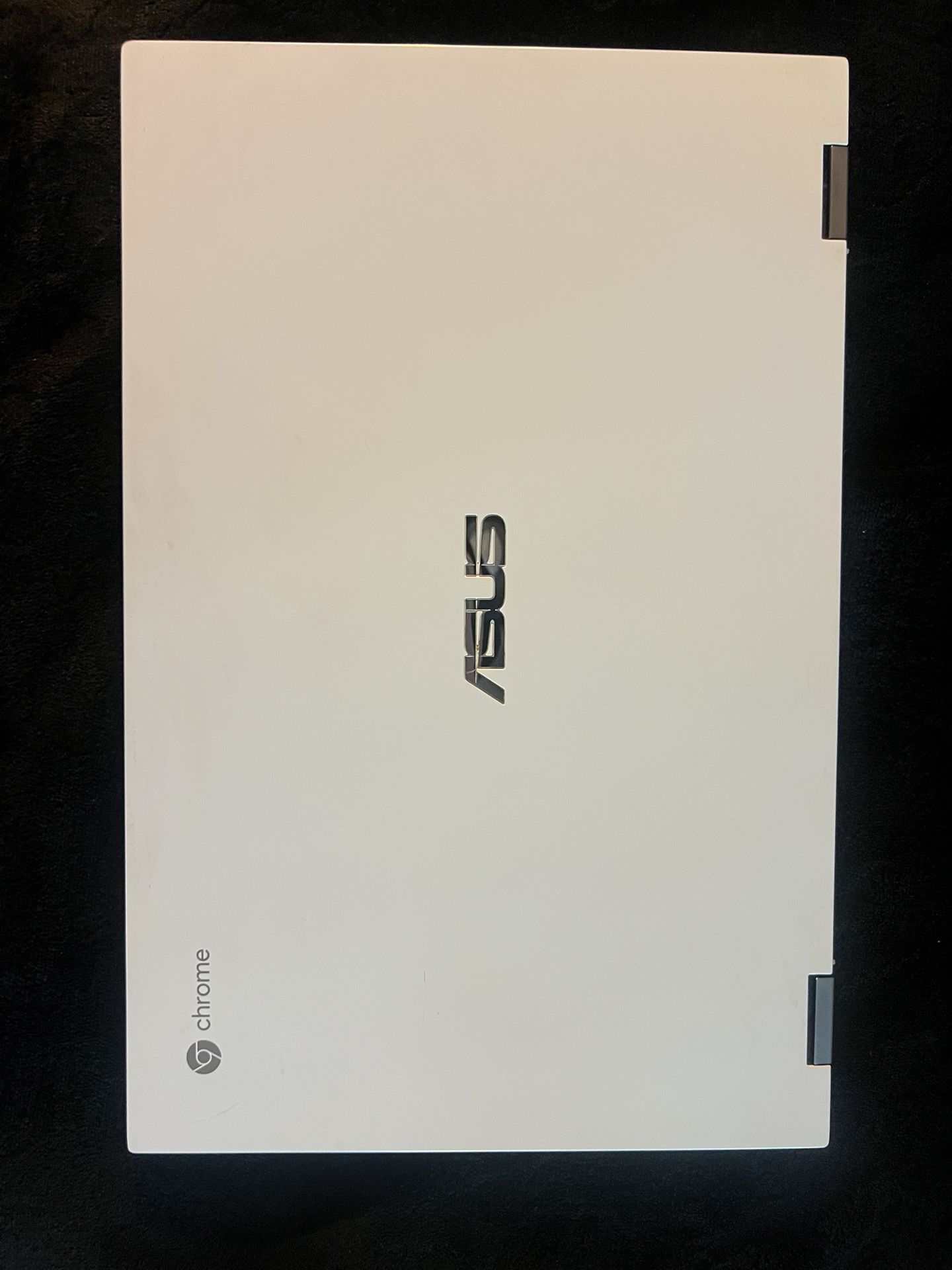 ASUS 2 in 1, 15.6” Touch Screen Chrome 8GB Memory 128 GB SSD
