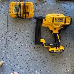 DEWALT 20V MAX XR 18-Gauge Narrow Crown Stapler (DCN681