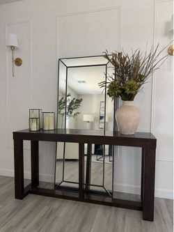 Entry Table and Mirror