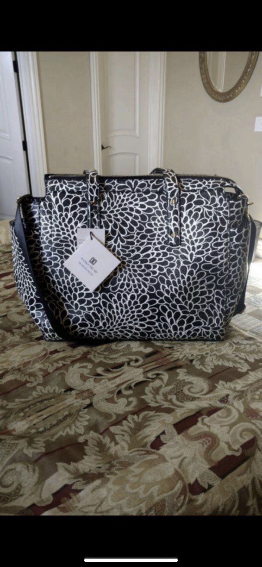 IVANKA TRUMP HAS STOPPED MAKING THESE BAGS AND THEY ARE NOT AVAILABLE ANYMORE‼️ 🆕Brand New with TAGS ATTACHED ⭐IVANKA TRUMP SOHO SERIES ⭐DESIGNER BA