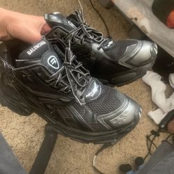 Balenciaga Runners (Black)