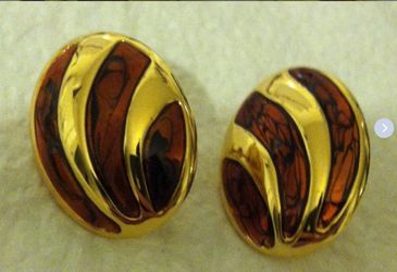 Vintage NAPIER Faux Tortoise Shell Oval Gold Tone Clip On & Screwback Earrings.