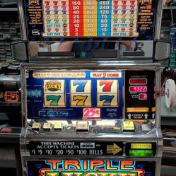 IGT Triple Lucky 7 Slot Machine