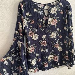 woman’s blouse 