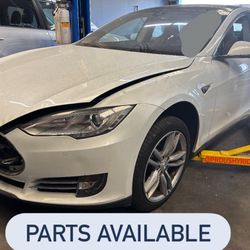 2013 MODEL S TESLA - PARTING OUT! PARTS AVAILABLE! PARTING OUT!
