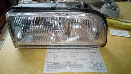 96 Volvo 850 right headlight
