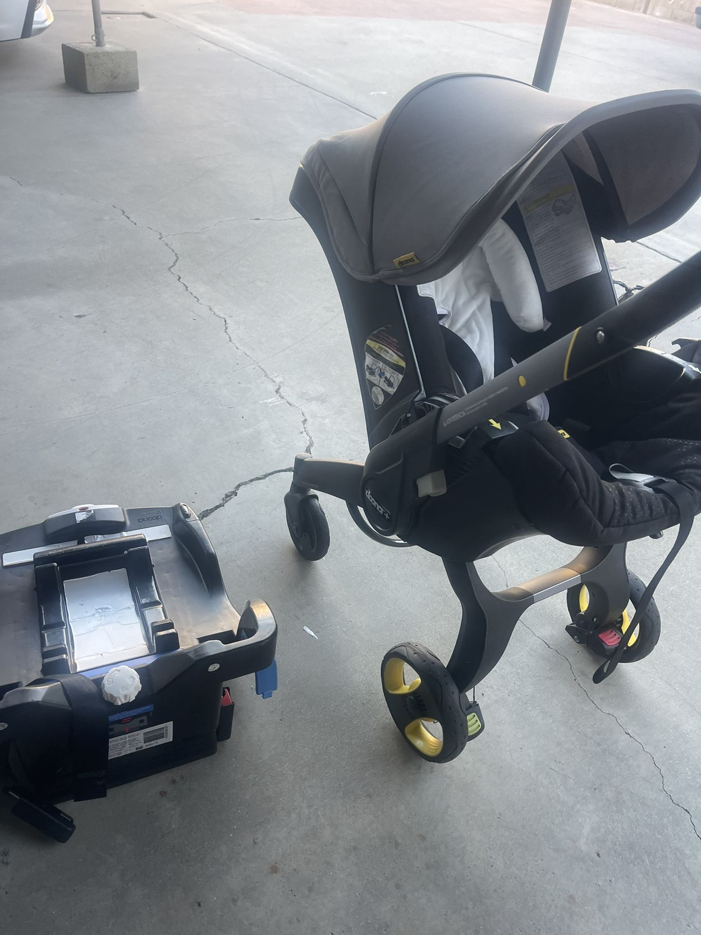 Doona Baby Car seat Base & Stroller
