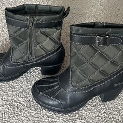 NEW Jambu Women’s Boots - Size 7.5 - Quilted Side Zip Winter Boots