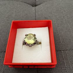 Stellar Sparkle Ring. Excellent Condition. Diameter 3/4” 