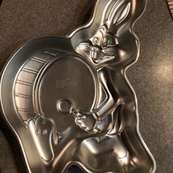 Wilton Warner Brothers Bugs Bunny With Drum Retired Cake Pan - (contact info removed)