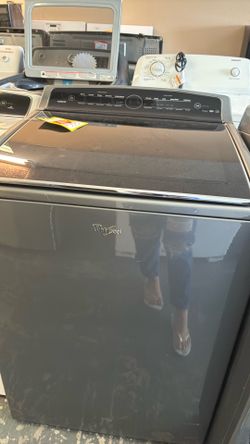 Nice like new Whirlpool washer and gas dryer set