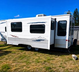 SUMMER READY! 2009 Keystone Springdale 28FT • Slide Out • No Leaks •