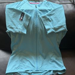 Yes it’s available for pickup. Aogda multicolor cycling jersey size 2XL Multiple jerseys available. See my other posts.  Buy more-save more…… Thanks f