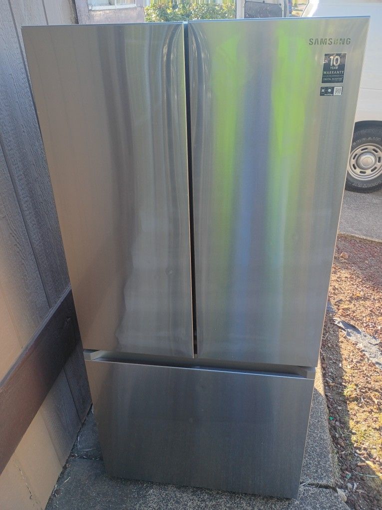For Sale-Samsung Refrigerator/Freezer/Ice Maker