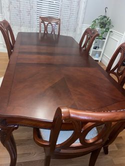 Dining Table and 6 chairs with Hutch