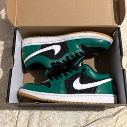 Jordan One Low Christmas Edition Size 9.5 (2022)