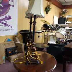 Broyhill End Table And 2 Lamps