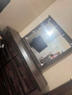 ✨ Tocador con espejo LED y cómoda de madera – Excelente estado