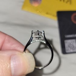 1 Carat Solitaire Moissanite Ring. Size 9