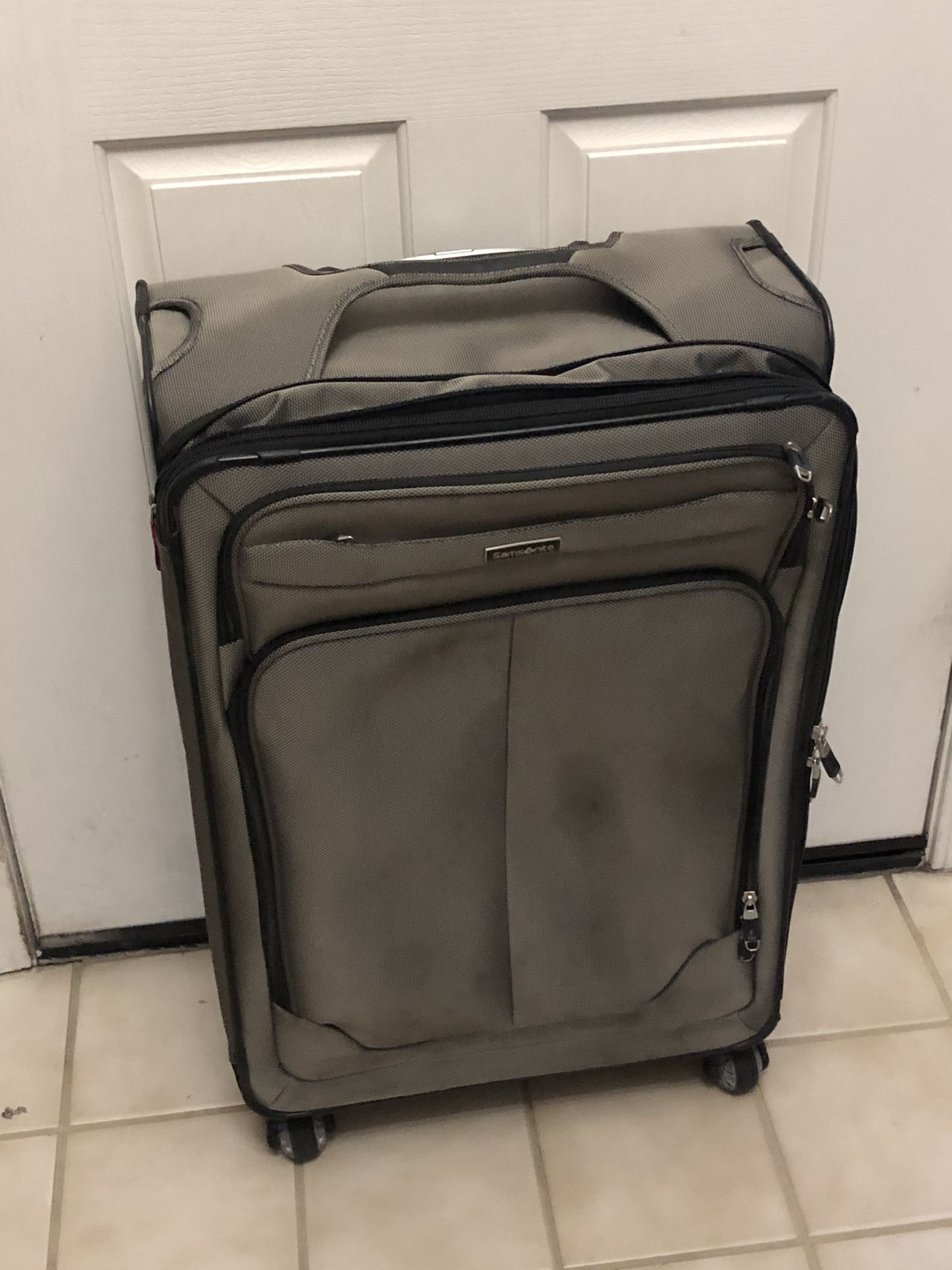 New Samsonite Luggage 28 Inch Spinner Upright Suitcase Bag